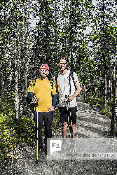 USA  Alaska  Portrait of smiling hikers in Denali National Park