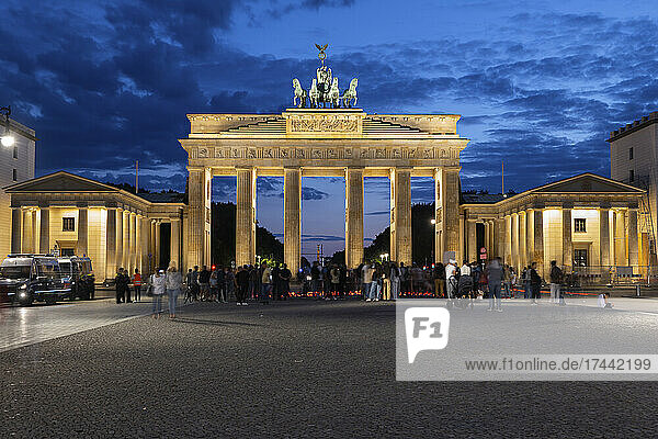 Germany  Berlin  People gathering in front of Brandenburg Gate at night