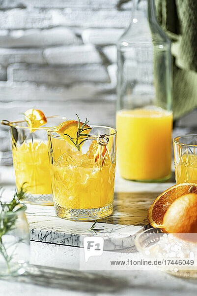 Orangen-Rosmarin-Drink