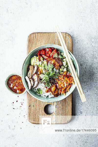 Simple Asia Bowl with mango chilli sauce
