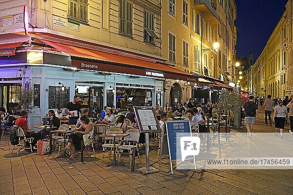 Gemütliche Gassen und Restaurants am Abend  Innenstadt  Nizza  Département Alpes-Maritimes  Region Provence-Alpes-Côte d?Azur  Frankreich  Europa