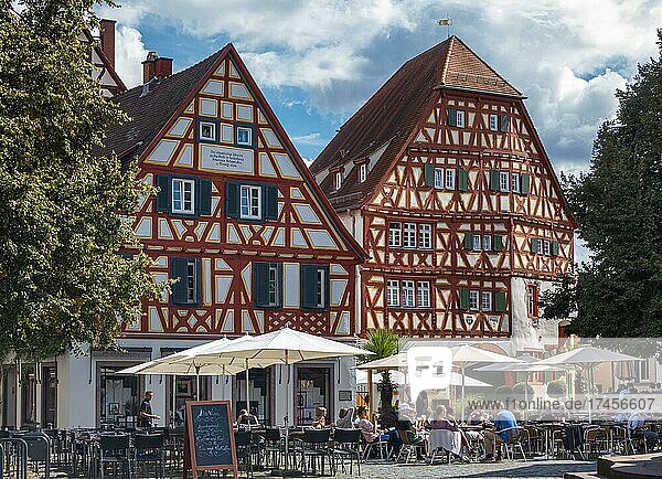 Altstadt mit Fachwerkhaus in der Stadt Ladenburg  Baden-Württemberg  Deutschland  Europa
