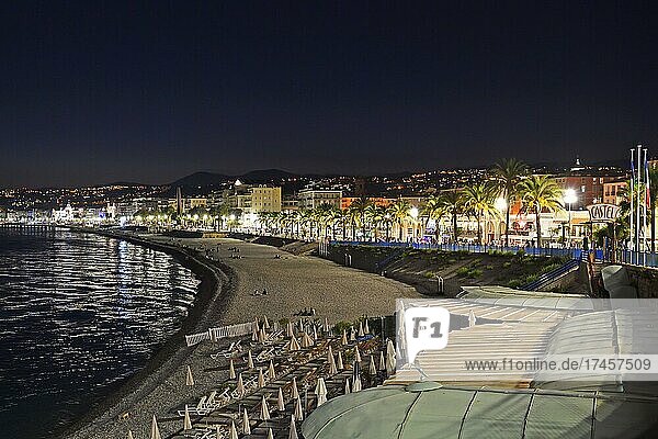 Strand und Altstadt am Abend  Nizza  Département Alpes-Maritimes  Region Provence-Alpes-Côte d?Azur  Frankreich  Europa
