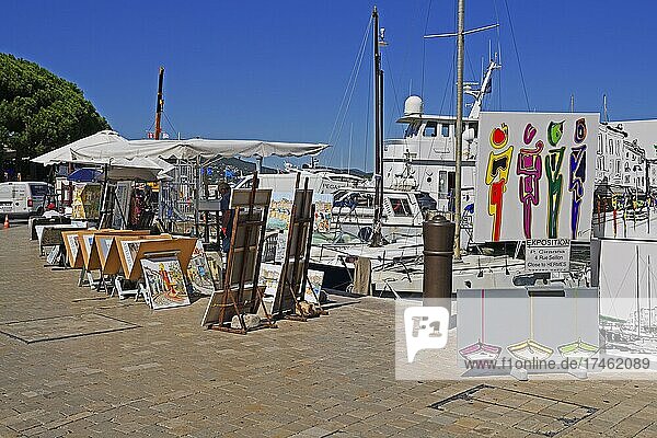 Artists exhibit their work  Port of Saint Tropez  Var  French Riviera  Provence-Alpes-Cote d'Azur  France  Europe
