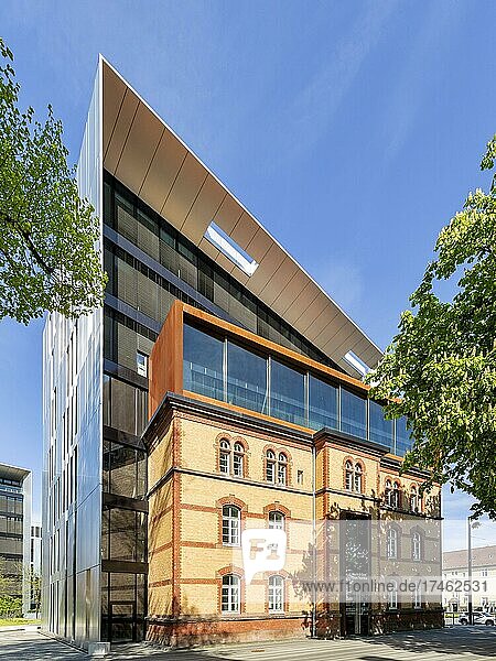 Bürogebäude Clara und Robert  ehemaliges Saarhaus der Ulanenkaserne  Düsseldorf  Rheinland  Nordrhein-Westfalen  Deutschland  Europa