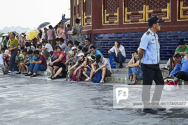 Altar of Heaven with tourists and policeman  Beijing  China  Asia
