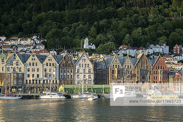 Hanseatisches Viertel  Bryggen  Abendstimmung  Unesco Weltkulturerbe  Bergen  Norwegen  Europa