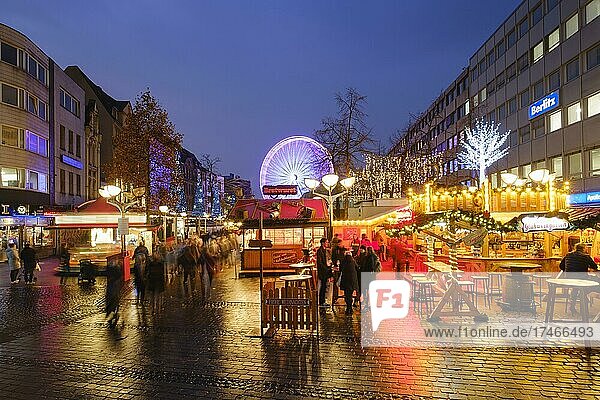 Christmas market in the pedestrian zone  night shot  Duisburg  Ruhr area  North Rhine-Westphalia  Germany  Europe