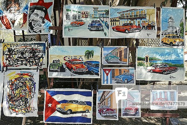 Stoffbilder  Kunstgewerbemarkt in Guardalavaca  Provinz Holguin  Kuba  Mittelamerika