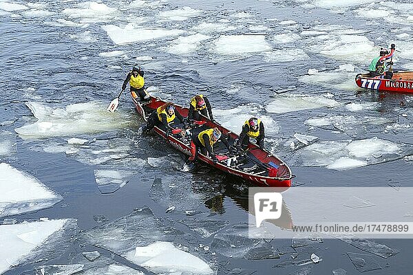 Kanurennen auf dem Eis  Sankt-Lorenz-Strom  Montreal  Provinz Quebec  Kanada  Nordamerika