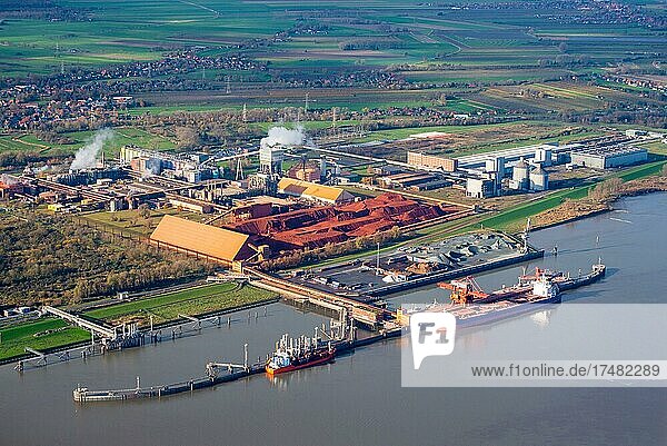 Deutschland Niedersachsen Stade Bützfleth Aluminium Oxid Stade GmbH Aluminium Aluminiumhütte Hütte Walzwerk Metall Herstellung Produktion Fabrik Luftaufnahme Luftbild Luftansicht Hersteller Aluminiumhydroxid Elbe Europa