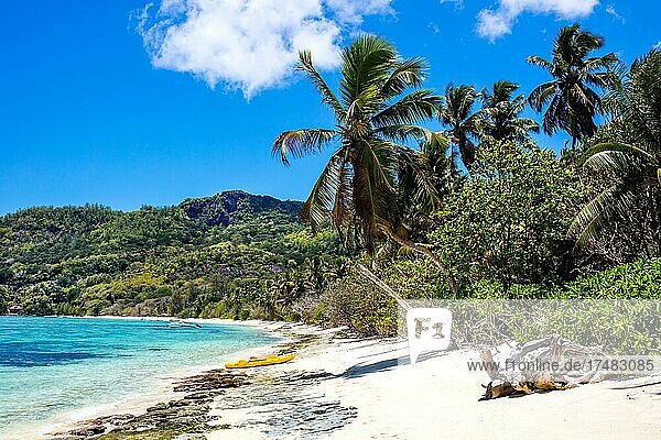 Strand Anse Forbans mit Granitfelsen  Mahè  Seychellen  Mahe  Seychellen  Afrika