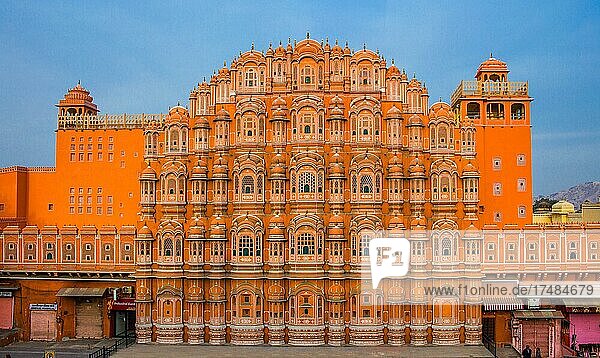 Palast der Winde (Hawa Mahal)  ehemaliges Domizil des Harems Hawa Mahal  reine Fassade  ehemaliges Domizil des Harems  Jaipur  Jaipur  Rajasthan  Indien  Asien