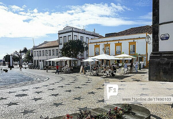 Cafe Central am Hauptplatz  Ponta Delgada  Insel Sao Miguel  Azoren  Portugal  Europa