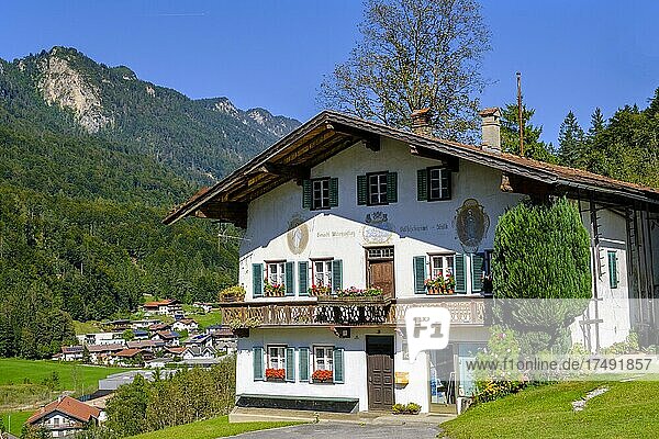Bauernhaus  Kramerladen  Mariastein bei Kufstein  Inntal  Tirol  Österreich  Europa