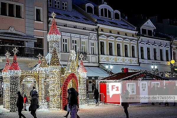 Beleuchtetes Schloss  Weihnachtsmarkt  Rzeszów  Podkarpackie  Polen  Europa