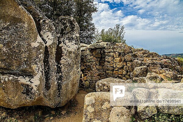 Torre  Zufluchtsort und kulturelles Monument im Westen  archäologischen Fundstätte Filitosa  Korsika  Filitosa  Korsika  Frankreich  Europa