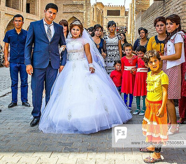 Bridal couple  wedding  Uzbekistan  Khiva  Uzbekistan  Asia