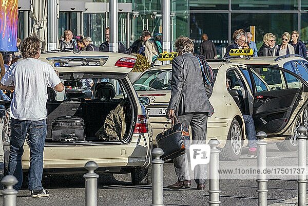Taxis with passengers and travellers in front of the main station  Berlin  Germany  Europe