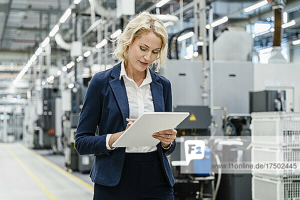 Inspector using tablet PC at automated industry