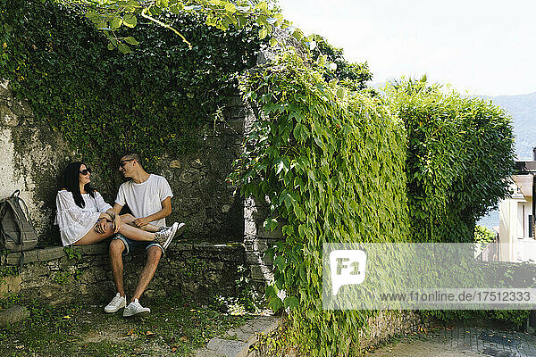 Young couple in love sitting on bench  Bellagio  Italy