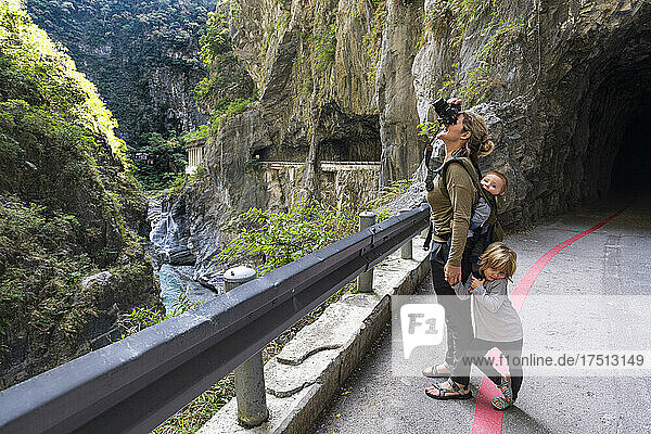 Taiwan  Hualien county  Taroko National Park  Woman with two children photographing Taroko gorge