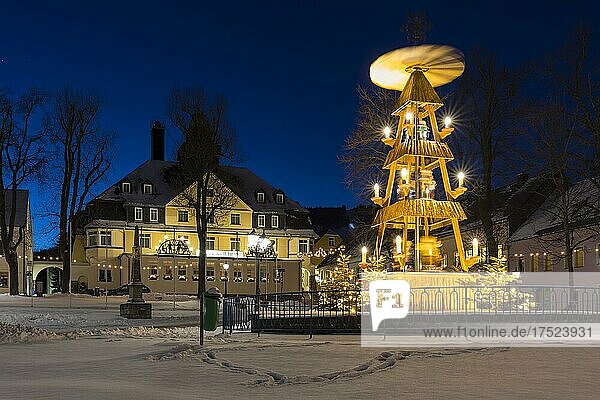 Christmas market place with pyramid and Christmas decoration  Oberwiesenthal  Erzgebirge  Saxony  Germany  Europe