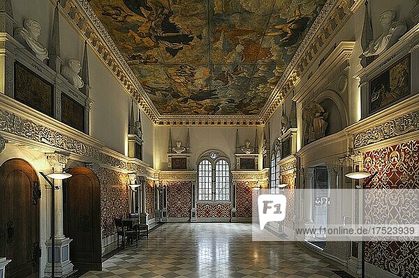 Restaurierter Hirsvogelsaal  gebaut 1534  im Stile der italienischen Renaissance  Tucherschloss  Nürnberg  Mittelfranken  Bayern  Deutschland  Europa