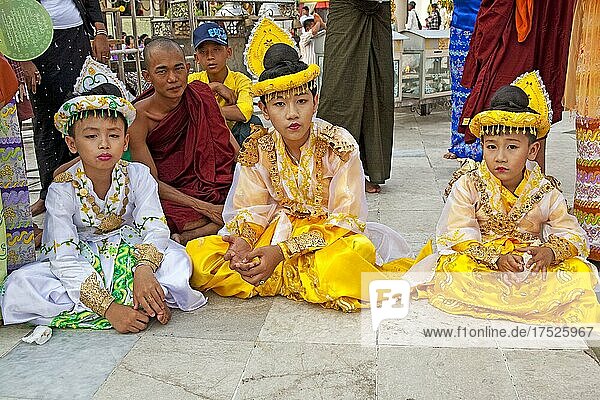 Ordination ceremony at Shwedagon Pagoda  Yangoon  Myanmar  Yangoon  Myanmar  Asia