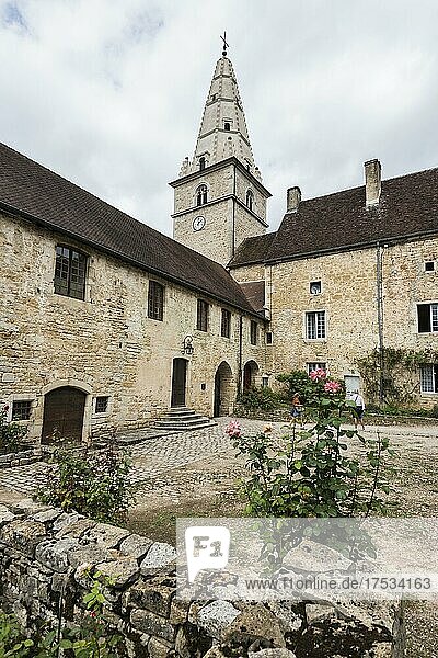 Abtei Saint-Pierre  Baume-les-Messieurs  Departement Jura  Bourgogne-Franche-Comté  Jura  Frankreich  Europa
