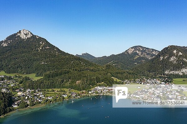 Drohnenaufnahme  Fuschlsee mit Ortschaft Fuschl am See  Salzkammergut  Land Salzburg  Österreich  Europa