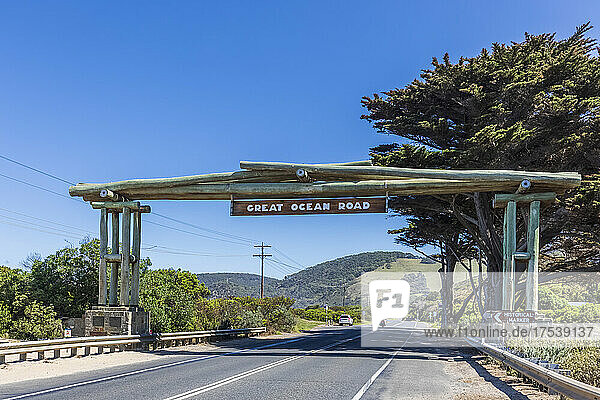 Australia  Victoria  Great Ocean Road Memorial Arch at Eastern View