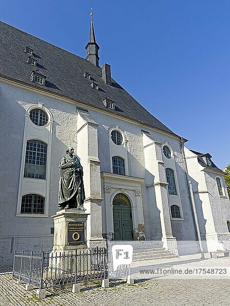 Denkmal von Johann Gottfried Herder (1744-1803) vor der Stadtkirche St. Peter und Paul  Herderkirche  Weimar  Thüringen  Deutschland  Europa