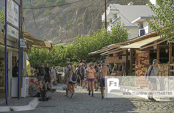Touristen Dorfstraße  Agia Roumeli  Kreta  Griechenland  Europa