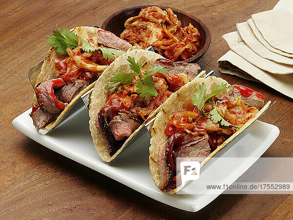 Tacos mit gegrilltem Lendensteak  Zwiebeln und Koriander