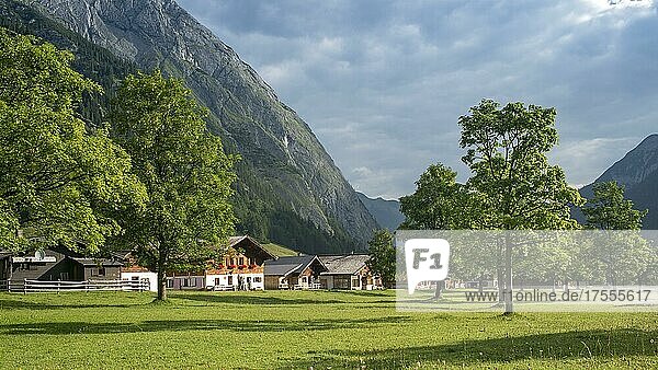 Almdorf Eng im Sommer  Hinterriss  Tirol  Österreich  Europa