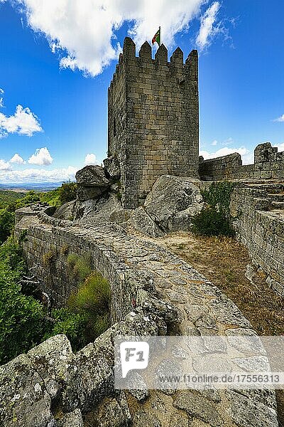 Burg und Turm  Sortelha  Serra da Estrela  Beira Alta  Portugal  Europa