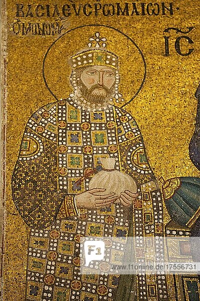 Hagia Sophia  Mosaik Konstantin IX neben Christus Pantokrator  Istanbul  Türkei  Asien