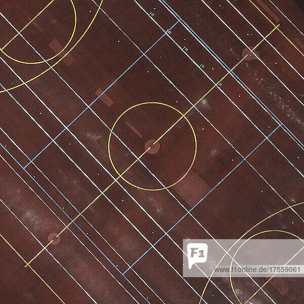 Luftaufnahme Linien und Kreise auf roter Sportbahn