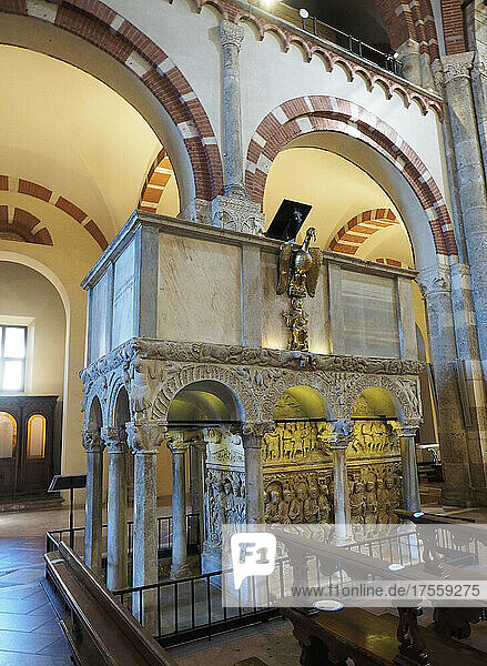 Europa  Italien  Lombardei  Mailand. Basilika Sant'Ambrogio  Innenraum  Sarcofago di Stilicone