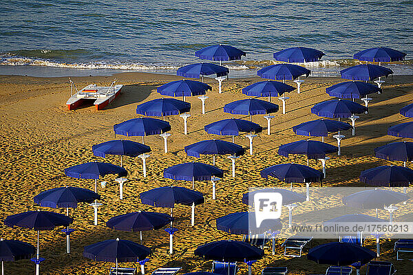 Italien  Marken  San Benedetto del Tronto  der Strand