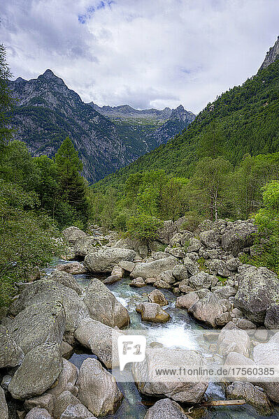 Italien  Lombardei  Valtellina  Val di Mello