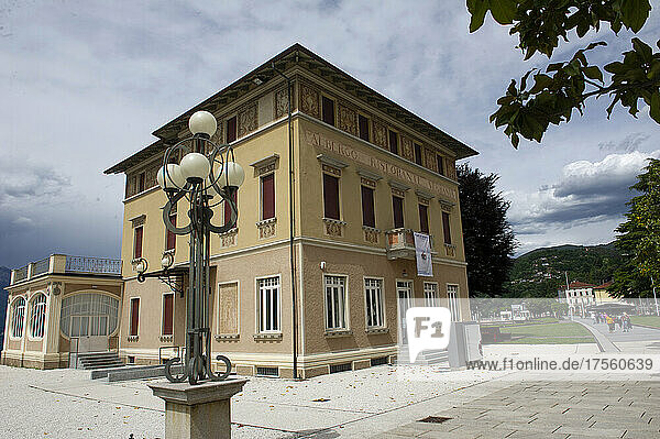 Italien  Lombardei  Lago Maggiore - Luino. Palast Verbania