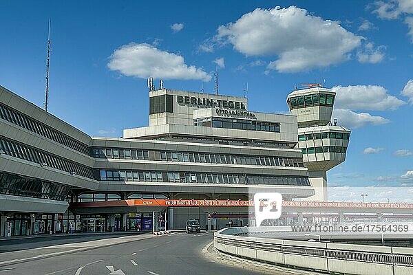 Hauptgebäude Terminal A mit Tower  Flughafen  Tegel  Reinickendorf  Berlin  Deutschland  Europa