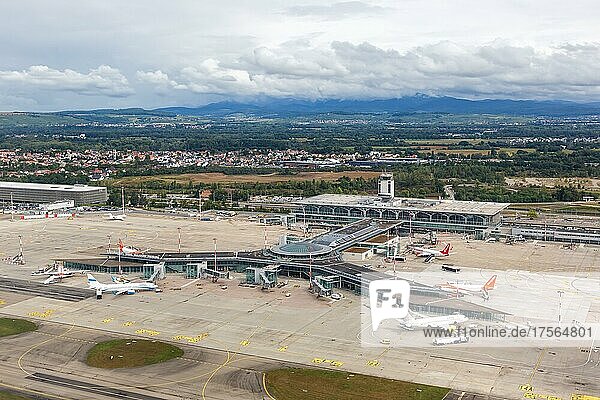 Übersicht Luftbild Flughafen EuroAirport (EAP) in Mulhouse  Frankreich  Europa