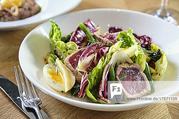 Seared ahi tuna salad with mixed greens and red wine.