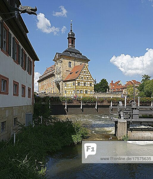 Altes Rathaus  Fluss Regnitz  Bamberg  Oberfranken  Bayern  Deutschland  Europa