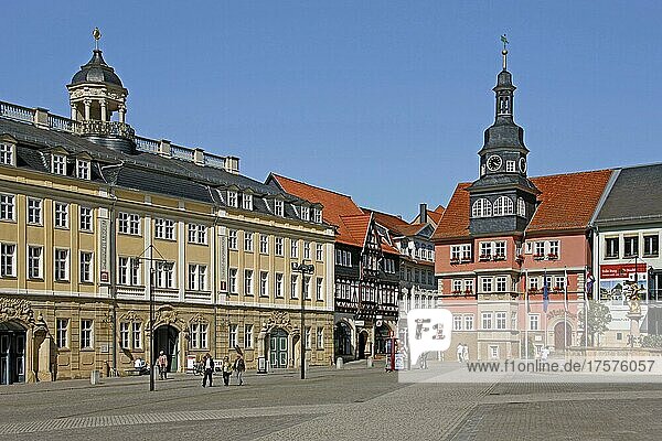 Marktplatz  historisches Rathaus  Brunnen  Brunnenfugur  Brunnenheiliger  Sankt Georg  Fachwerkhaus  Eisenach  Thüringen  Deutschland  Europa