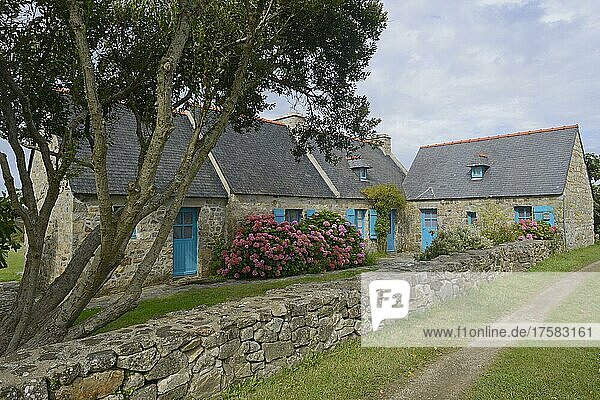 Alte bretonische Häuser  Halbinsel Crozon  Bretagne  Frankreich  Europa