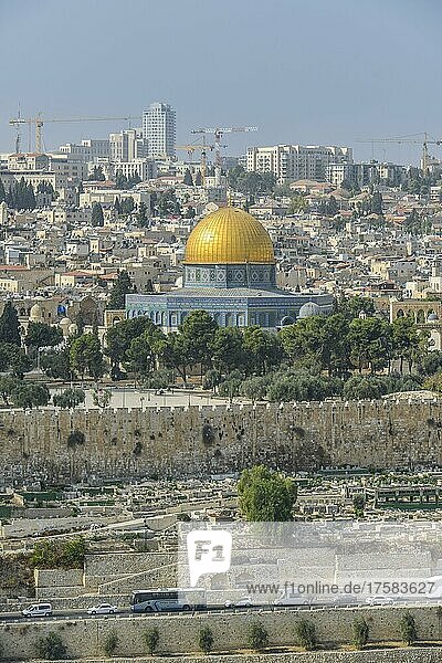 Stadtpanorama mit Felsendom und Tempelberg  Jerusalem  Israel  Asien